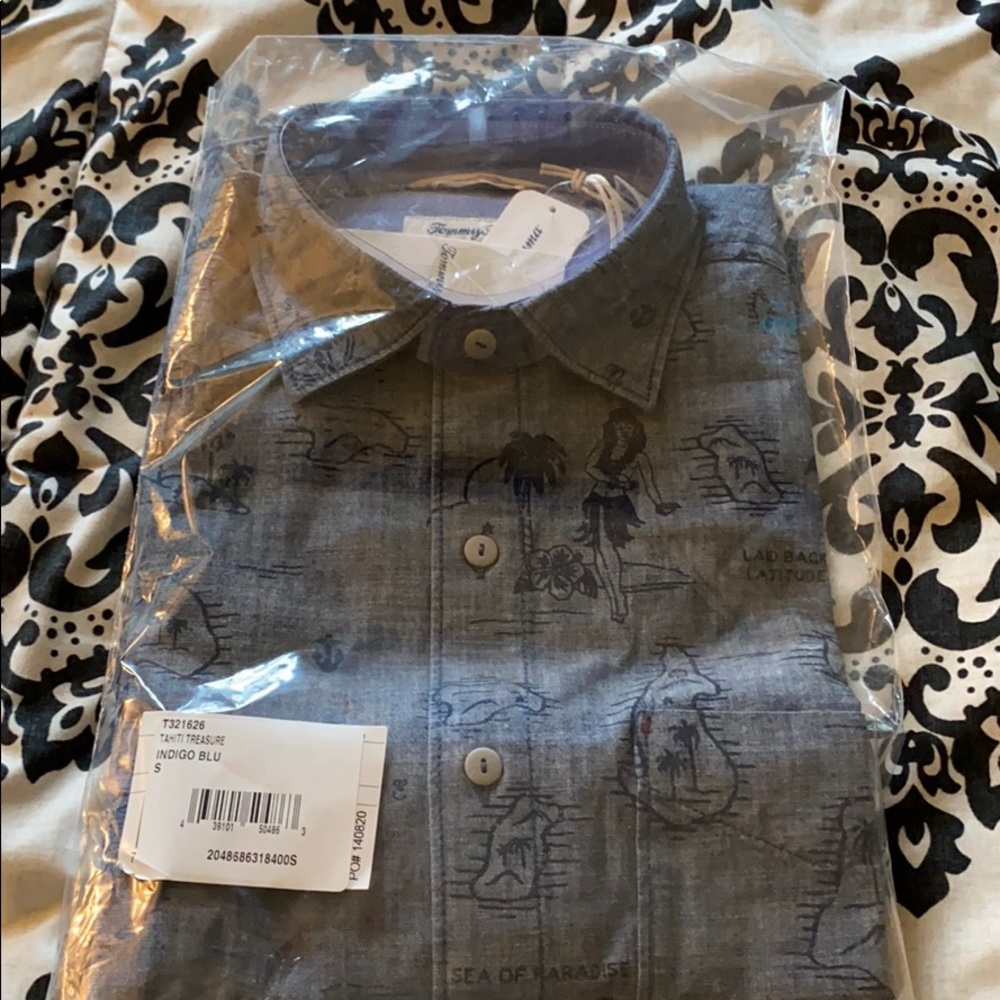 Tommy Bahama Men shirt